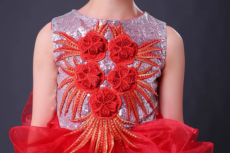 ชุดดรัมเมเยอร์ ชุดหลีด ปักเลื่อมแขนกุดปักดอกไม้แดง กระโปรงระบายชั้นสีแดง