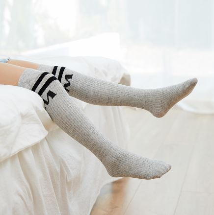 พร้อมส่ง ถุงเท้า แบบยาว ใส่เต้น การแสดง กันหนาว ลายอมยิ้ม/ลายตัว M