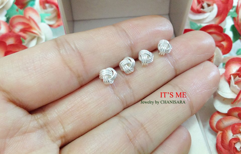 ต่างหูเงินแท้จิ๋ว ลายตระกร้อเกลี้ยง