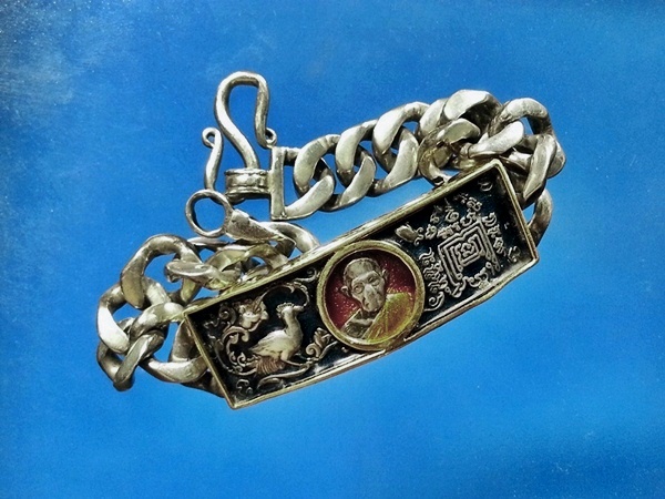 เลสข้อมือเงิน หลวงพ่อรวย ปาสาทิโก วัดตะโก จ.อยุธยา เลี่ยมทองคำ