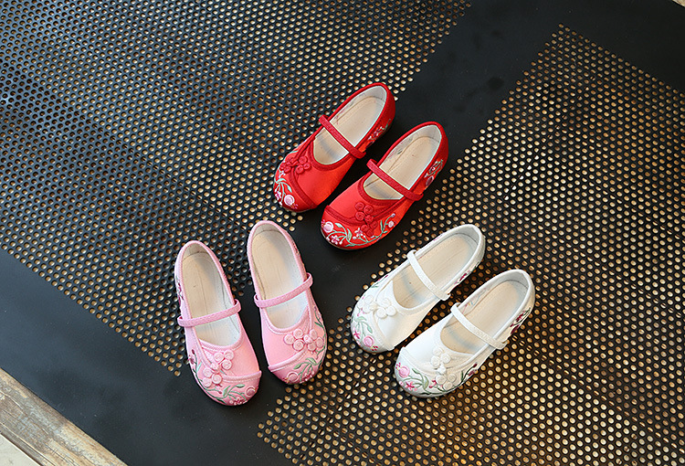 F รองเท้าจีนเด็ก ลายกระดุม ใหม่