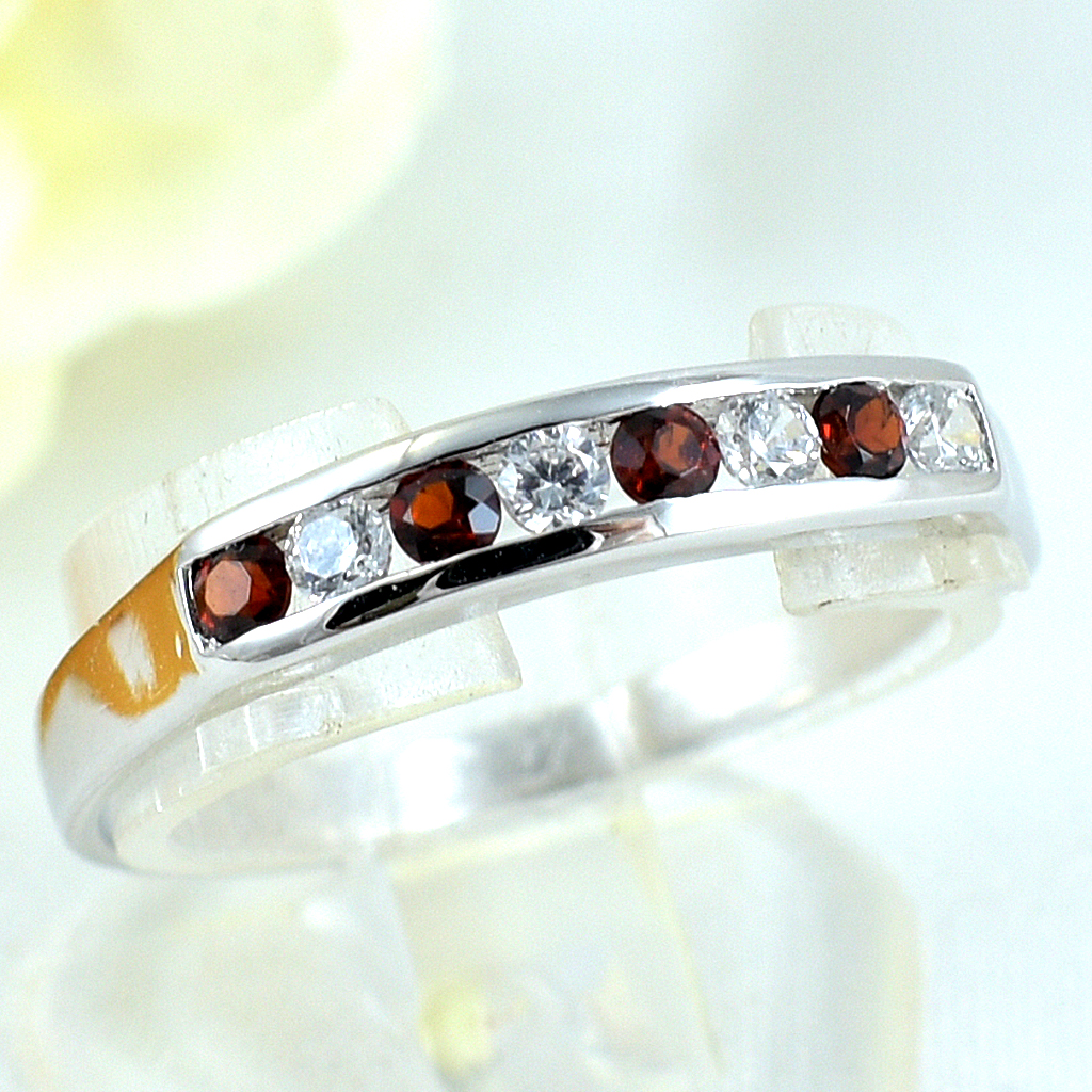 แหวนเงินแท้ราคาถูกชุบทองคำขาว พลอยแท้โกเมน 0.24 กะรัต เพชรCZ 0.12 กะรัต งานประณีตสวยงาม สั่งผลิตค่ะ