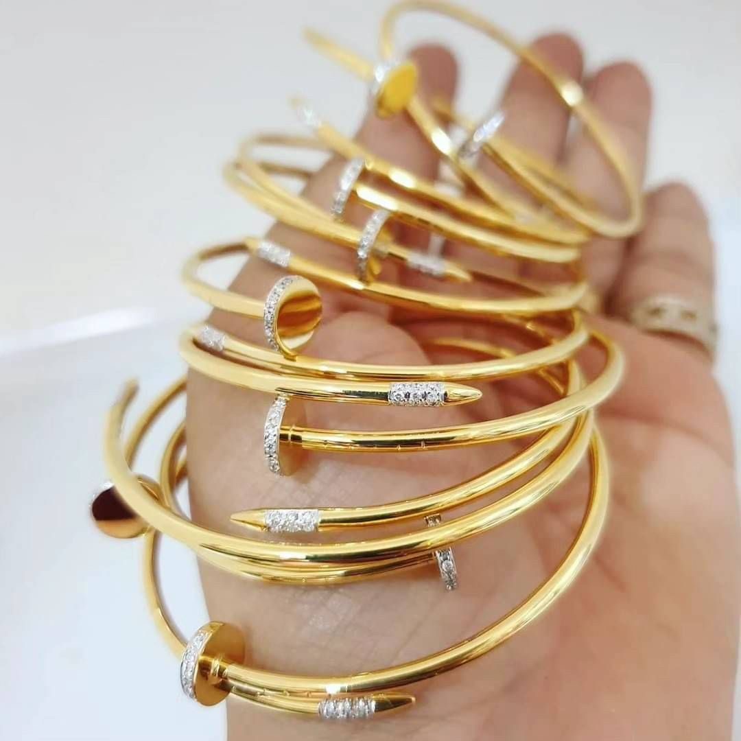 พร้อมส่งและสั่งผลิตกำไลทองเพชรแท้ตะปูเก๋ๆ แต่งงาน หมั้น ใส่เที่ยว ออกงาน ทองคำ 9K เพชรเกสรแท้ 0.09 กะรัต 18 เม็ด ราคาถูกมาก ส่งฟรี