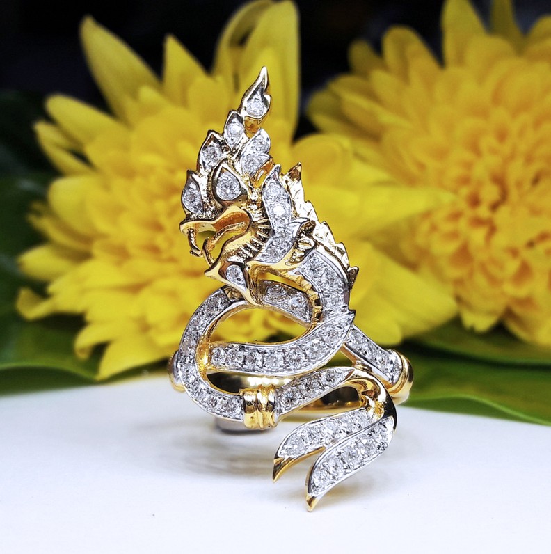 สั่งผลิตเพชรเบลเยี่ยมคัท แหวนแต่งงาน แหวนหมั้น ใส่เที่ยว ออกงาน แหวนทองคำ 18K เพชรแท้ 0.56 กะรัต 7.84 กรัม น้ำ 99 ราคาถูกมาก มีใบรับประกันค่ะ