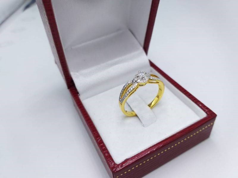 สั่งผลิตเพชรเบลเยี่ยมคัท แหวนแต่งงาน แหวนหมั้น ใส่เที่ยว ออกงาน แหวนทองคำ 18K เพชรแท้ 0.27 กะรัต 2.76 กรัม น้ำ 99 ราคาถูกมาก มีใบรับประกันค่ะ