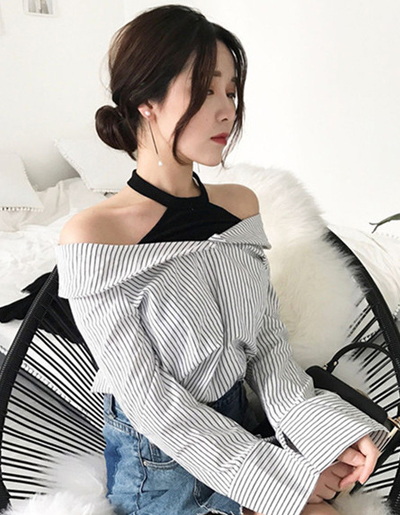 เสื้อเชิ๊ตแฟชั่น แต่งสายคล้องคอโชว์ไหล่ สไตล์เกาหลี รหัส 1574-ลายทางดำเส้นเล็ก