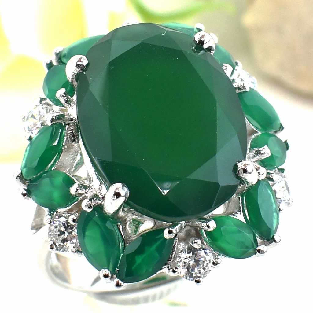 แหวนเงินแท้ราคาถูกชุบทองคำขาว พลอยแท้กรีนอะเกทเม็ดกลาง 13.25 กะรัต พลอยแท้กรีนอะเกทเม็ดข้าง 3.0 กะรัต เพชรCZ 0.30 กะรัต งานประณีตสวยงาม สั่งผลิตค่ะ