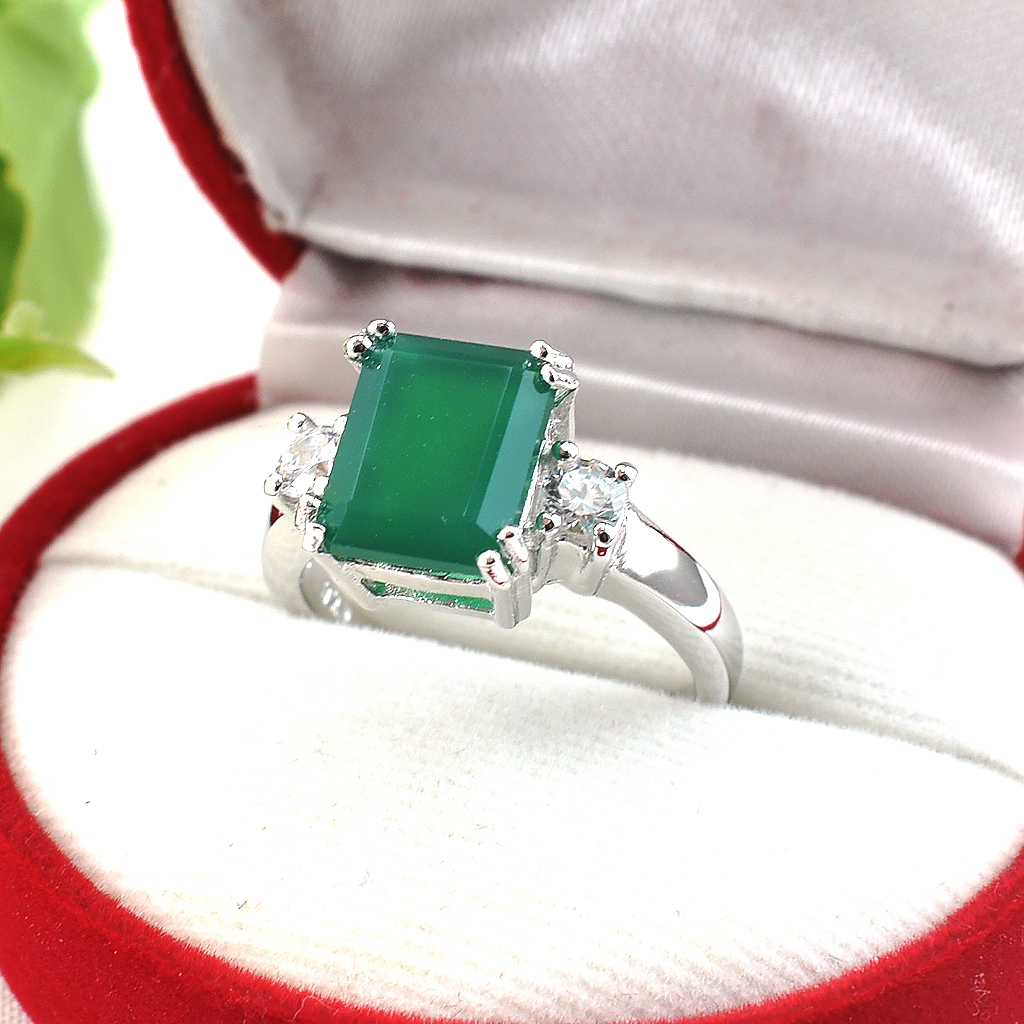 แหวนเงินแท้ราคาถูกชุบทองคำขาว พลอยแท้กรีนอะเกท 3.60 กะรัต เพชรCZ 0.50 กะรัต งานประณีตสวยงาม สั่งผลิตค่ะ