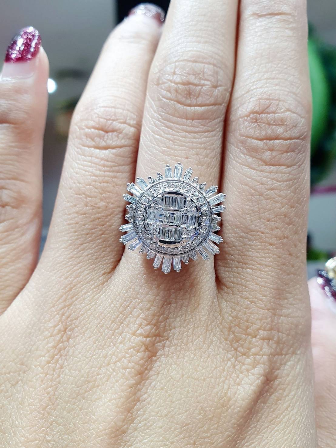 พร้อมส่งและสั่งผลิตแหวนเพชรแท้หน้ากว้าง ดีไซน์คล้ายSnowflakeสวยเก๋ชวนมอง แหวนแต่งงาน แหวนหมั้น ใส่เที่ยว ออกงาน แหวนทองคำ 18K เพชรเบลเยี่ยมแท้ 1.25 กะรัต 73 เม็ด ราคาถูกมาก ส่งฟรี