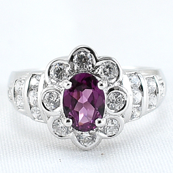 แหวนเงินแท้ราคาถูกชุบทองคำขาว พลอยแท้โรโดไลท์การ์เน็ต 1.0 กะรัต เพชรCZ 0.60 กะรัต งานประณีตสวยงาม สั่งผลิตค่ะ