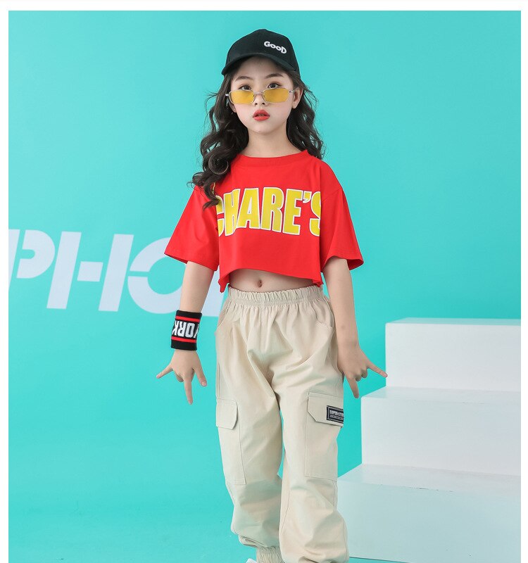 พร้อมส่ง ชุดเต้น แขนสั้น Chare' พร้อม กางเกงคาร์โก้ สีครีม