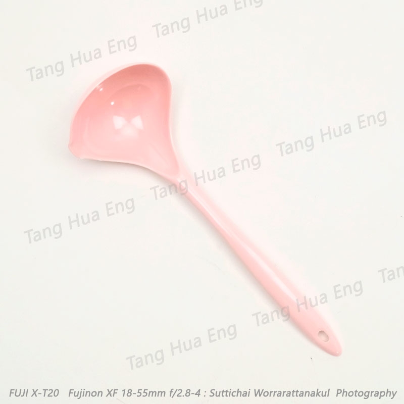 กระบวยปากแหลม SP257K ( สีครีมขาว ) ตราซุปเปอร์แวร์/สีชมพู