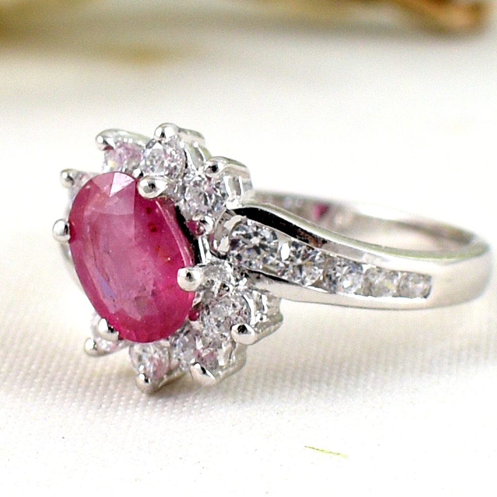 แหวนเงินแท้ราคาถูกชุบทองคำขาว ทับทิมแท้ 0.95 กะรัต เพชรCZ 0.54 กะรัต งานประณีตสวยงาม สั่งผลิตค่ะ