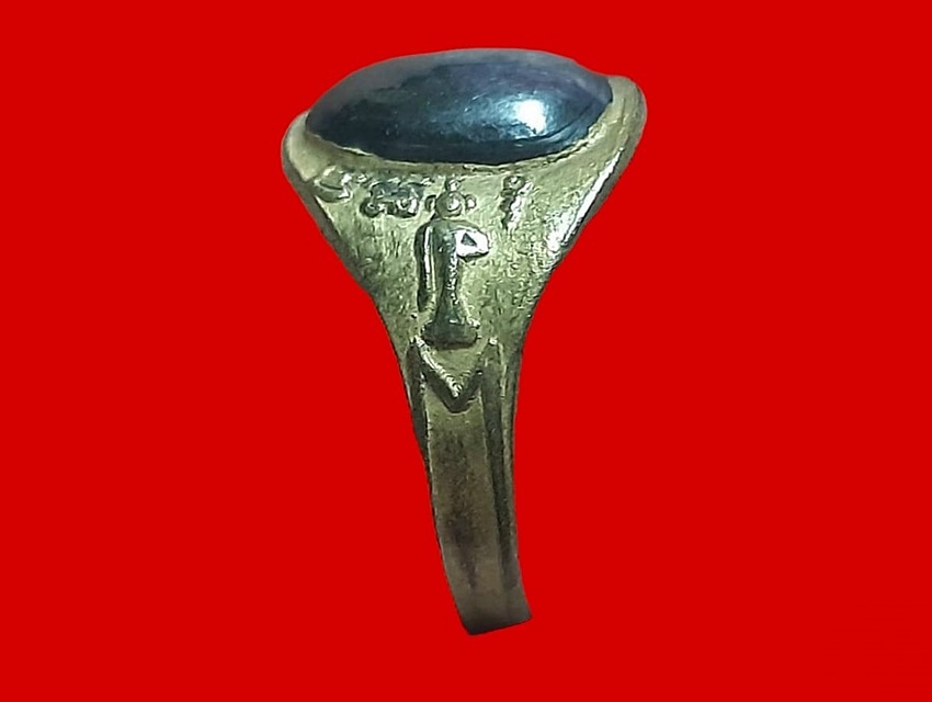 แหวน หัวแหวนเมฆพัตรผสมเหล็กไหล หลวงพ่ออิ่ม วัดหัวเขา สุพรรณบุรี