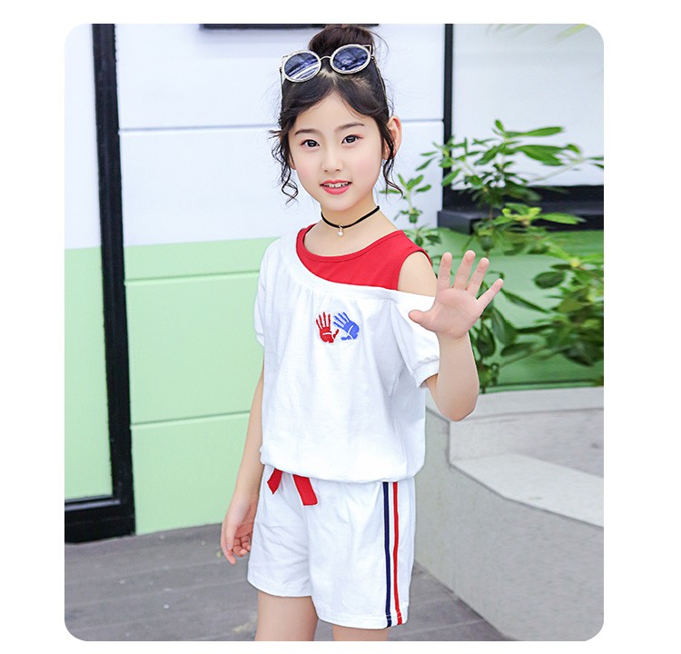 ชุดเสื้อสีขาว+กางเกงขาสั้น