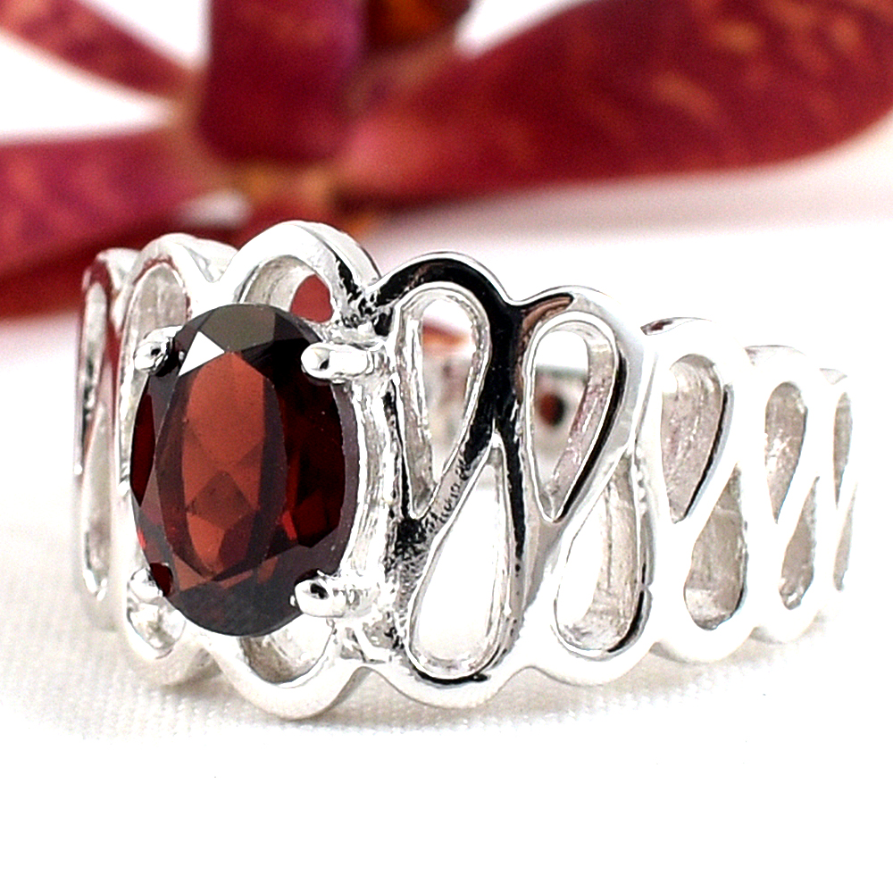 แหวนเงินแท้ราคาถูกชุบทองคำขาว โกเมนแท้ 1.40 กะรัต งานประณีตสวยงาม สั่งผลิตค่ะ