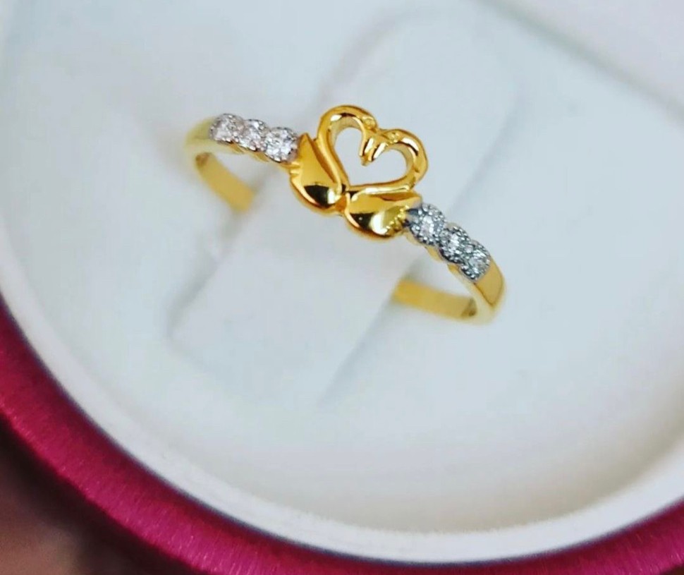 พร้อมส่งและสั่งผลิตแหวนเพชรเกสร หงส์คู่รูปหัวใจ แหวนแต่งงาน แหวนหมั้น ใส่เที่ยว ออกงาน แหวนทองคำ 9K เพชรแท้ 0.06 กะรัต 6 เม็ด ราคาถูกมาก ส่งฟรี