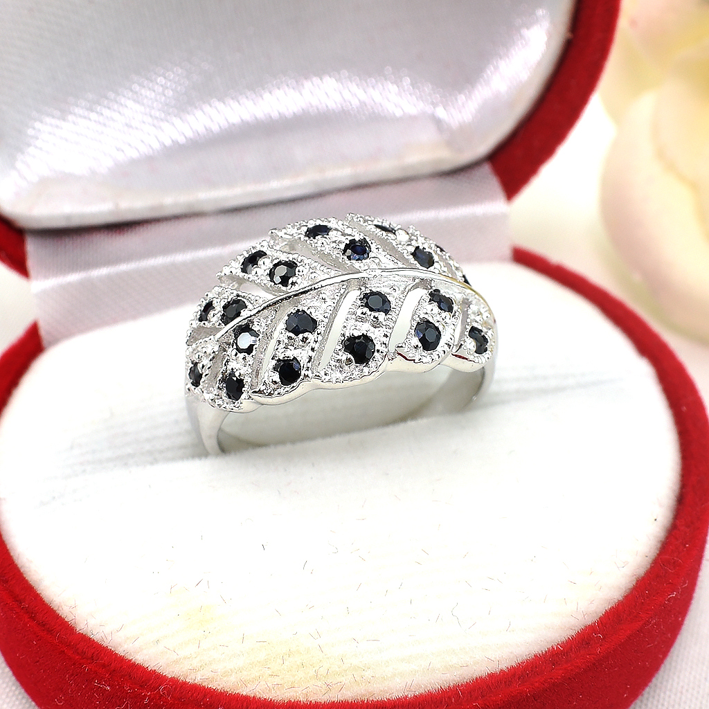 แหวนเงินแท้ราคาถูกชุบทองคำขาว ไพลินแท้ 0.70 กะรัต งานประณีตสวยงาม สั่งผลิตค่ะ