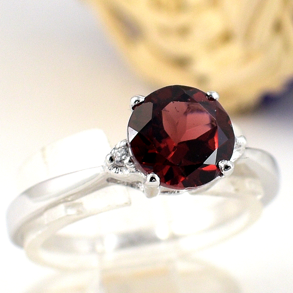 แหวนเงินแท้ราคาถูกชุบทองคำขาว พลอยแท้โกเมน 1.25 กะรัต เพชรCZ 0.02 กะรัต งานประณีตสวยงาม สั่งผลิตค่ะ