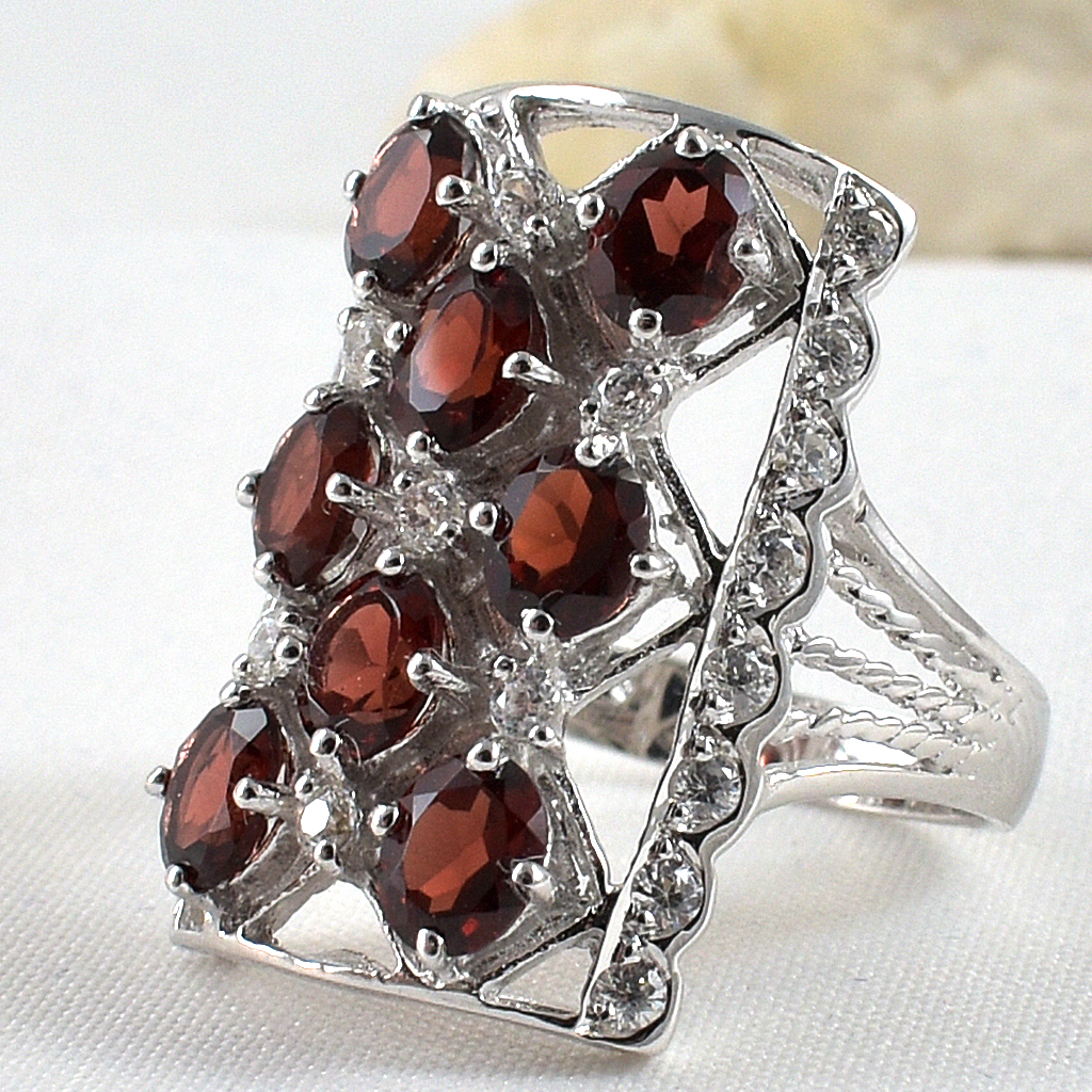 แหวนเงินแท้ราคาถูกชุบทองคำขาว พลอยแท้โกเมน 4.00 กะรัต เพชรCZ 0.575 กะรัต งานประณีตสวยงาม สั่งผลิตค่ะ