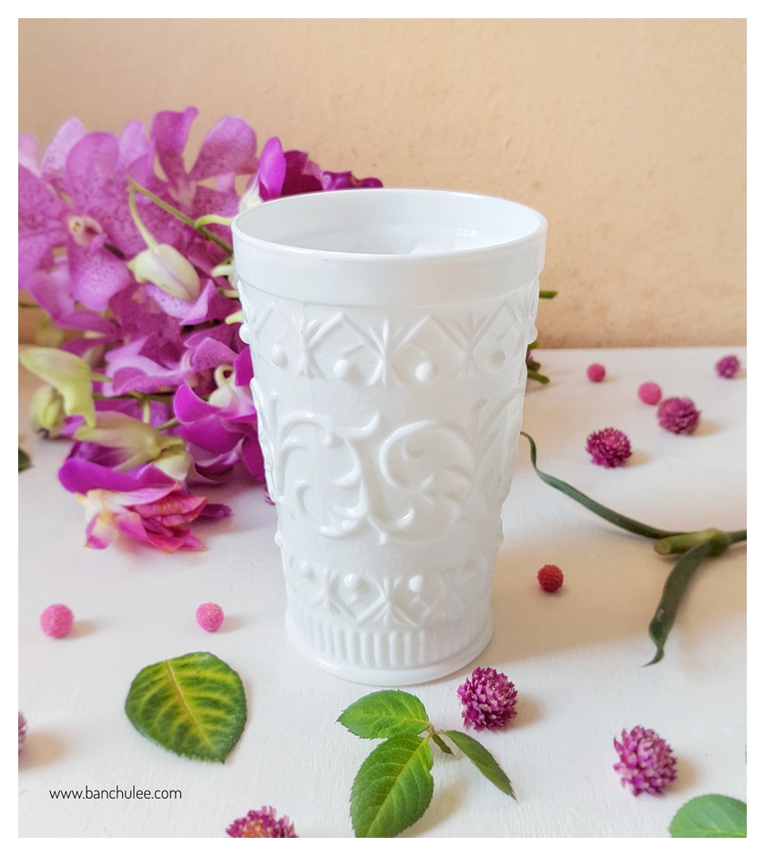 White Glass Cup แก้วน้ำสีขาว ลายนูน