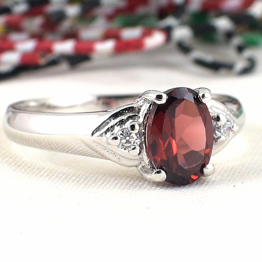 แหวนเงินแท้ราคาถูกชุบทองคำขาว พลอยแท้โกเมน 0.95 กะรัต งานประณีตสวยงาม สั่งผลิตค่ะ