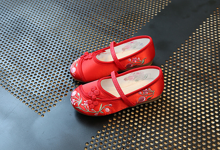 F รองเท้าจีนเด็ก ลายกระดุม ใหม่