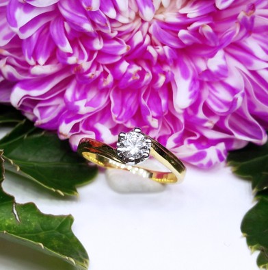 สั่งผลิตเพชรเบลเยี่ยมคัท แหวนแต่งงาน แหวนหมั้น ใส่เที่ยว ออกงาน แหวนทองคำ 18K เพชรแท้ 0.28 กะรัต 3.10 กรัม น้ำ 99 ราคาถูกมาก มีใบรับประกันค่ะ