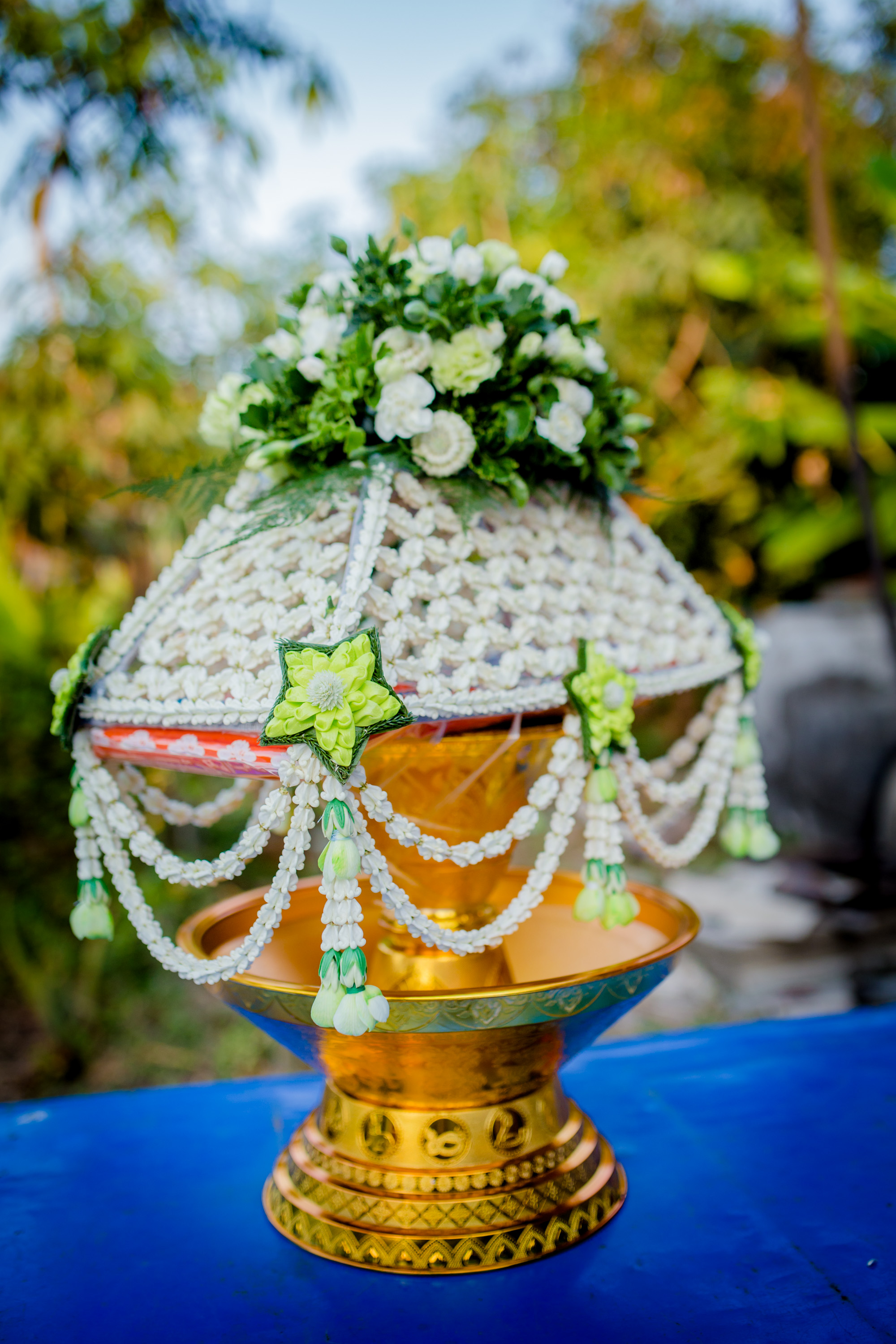 ที่คลุมผ้าไตรดอกไม้สด สีเหลือง (ส่งงานสวนวิชัย หนองแขม กทม 22เมษายน60)