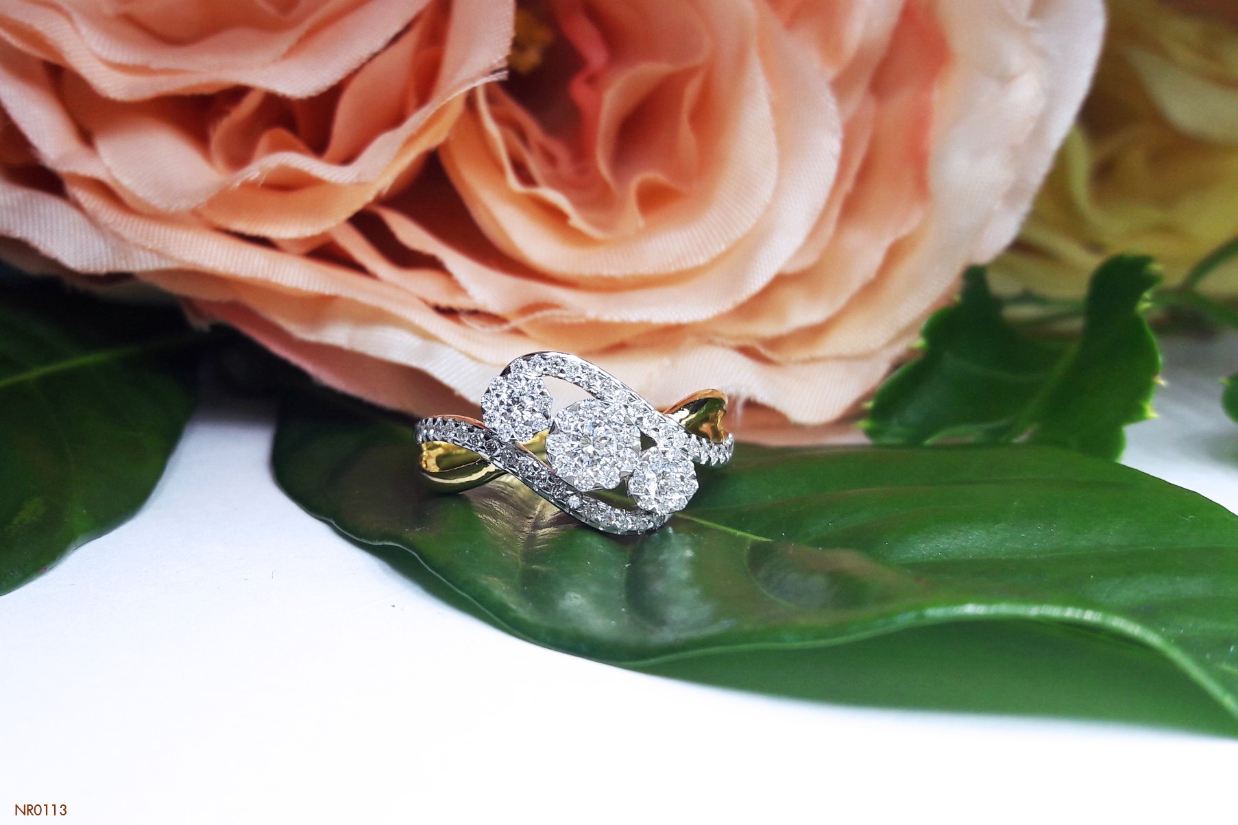 สั่งผลิตเพชรเบลเยี่ยมคัท แหวนแต่งงาน แหวนหมั้น ใส่เที่ยว ออกงาน แหวนทองคำ 18K เพชรแท้ 0.44 กะรัต 3.24 กรัม น้ำ 99 ราคาถูกมาก มีใบรับประกันค่ะ