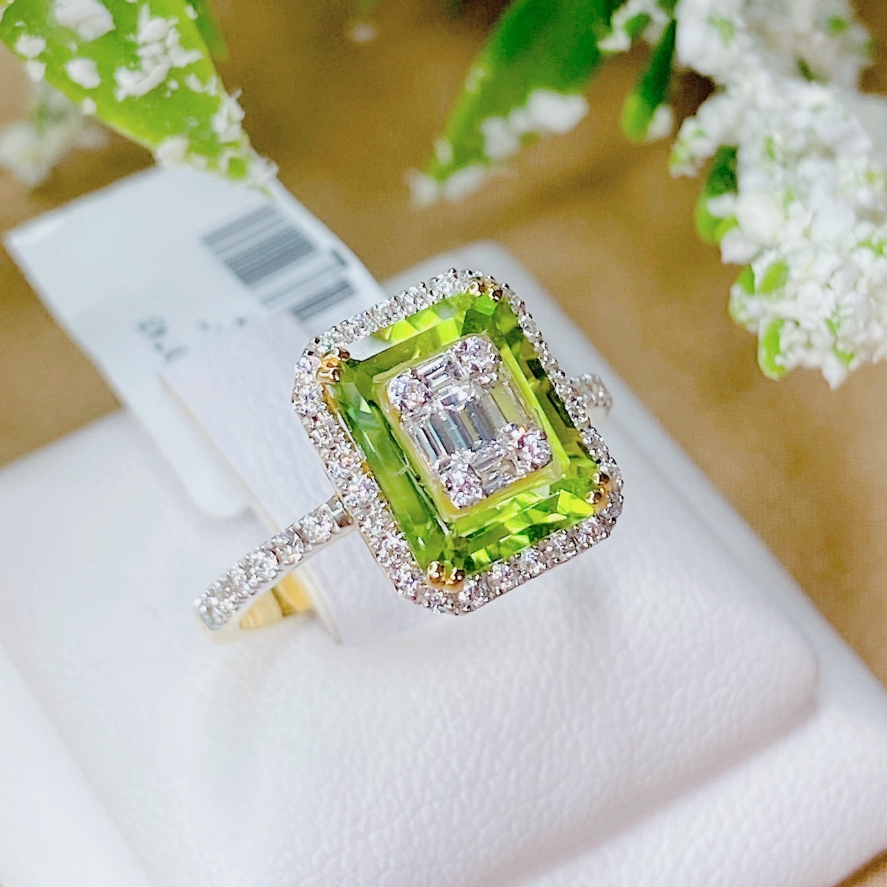 แหวนพลอย Natural Green Peridot โดยชุดผลงานนี้เราใช้ Peridot อัญมณีสีเขียวสวย สีเขียวใบมะกอก