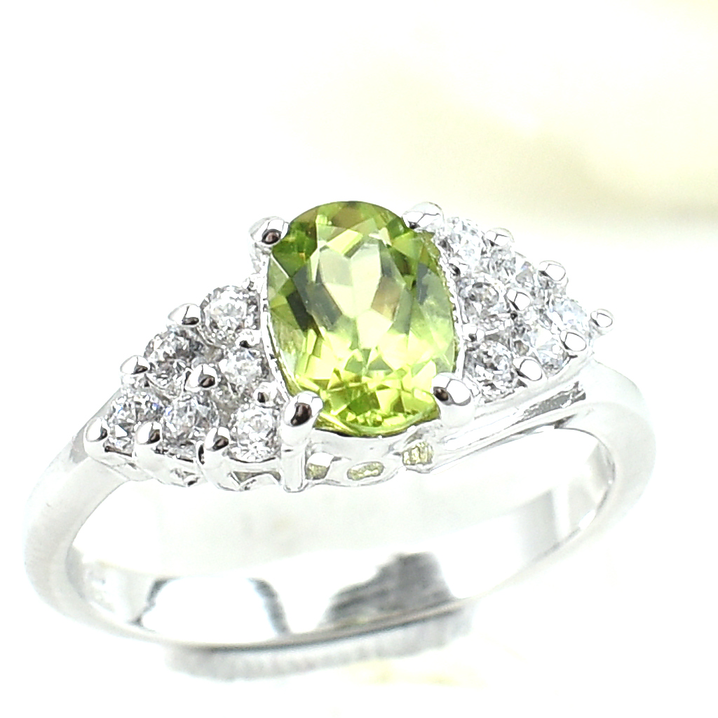 แหวนเงินแท้ราคาถูกชุบทองคำขาว เพอริดอทแท้ 1.0 กะรัต เพชรCZ 0.36 กะรัต งานประณีตสวยงาม สั่งผลิตค่ะ