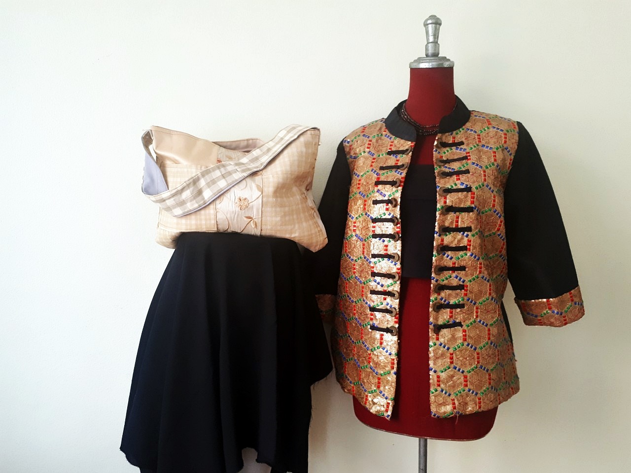 SIVA เสื้อคลุ้มผ้าไหมไทยตกแต่งวัสดุเหลือใช้ SIVA (ส่งฟรี) ดำ,น้ำตาล,ชมภู่,ฟ้า,แดงเลือดหมู M,L,XL,XXL