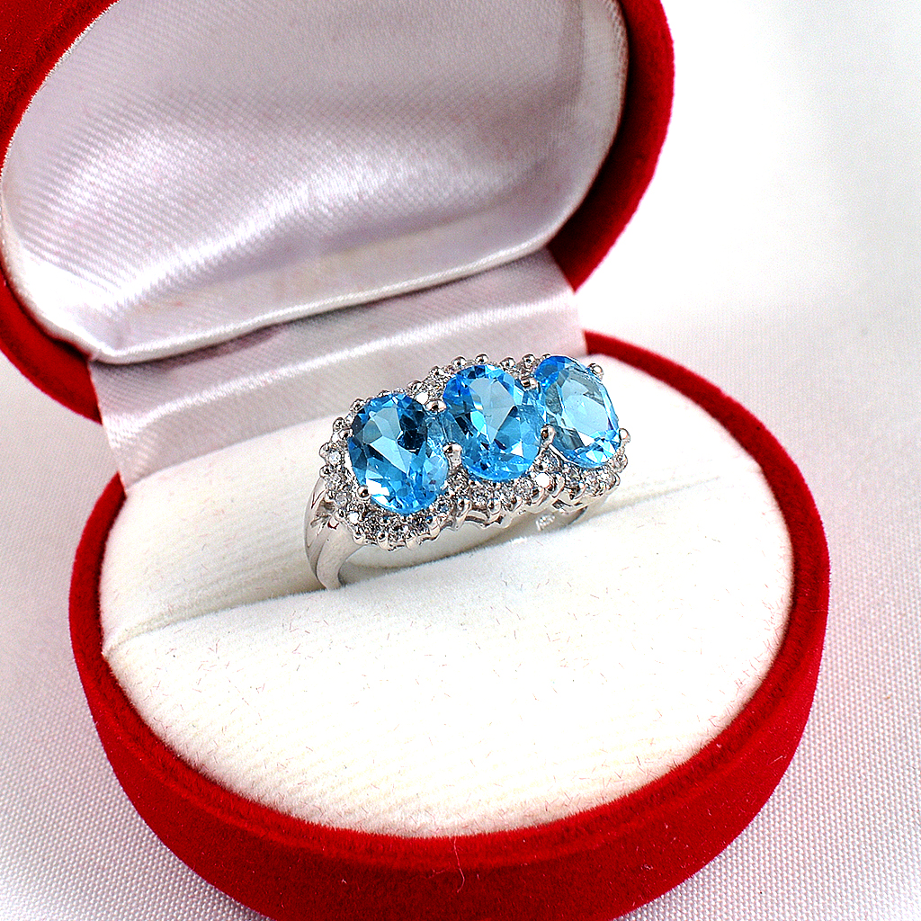 แหวนเงินแท้ราคาถูกชุบทองคำขาว สวิสบลูโทปาซแท้ 5.55 กะรัต เพชรCZ 0.36 กะรัต งานประณีตสวยงาม สั่งผลิตค่ะ