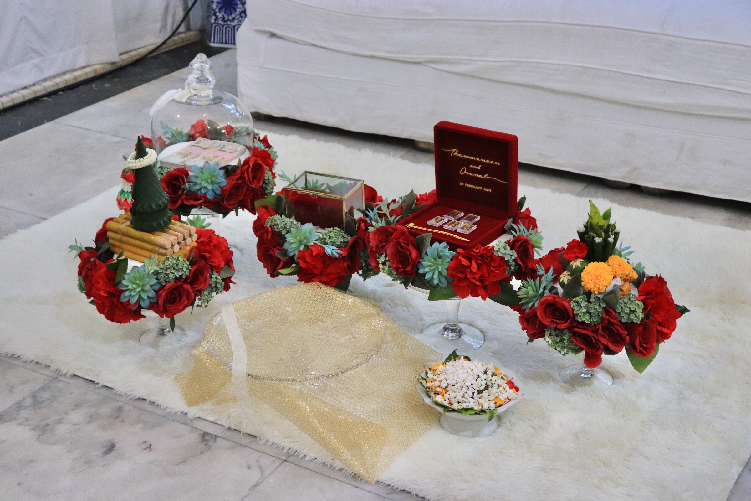 ขันหมากดอกไม้ประดิษฐ์สไตล์โมเดิร์น