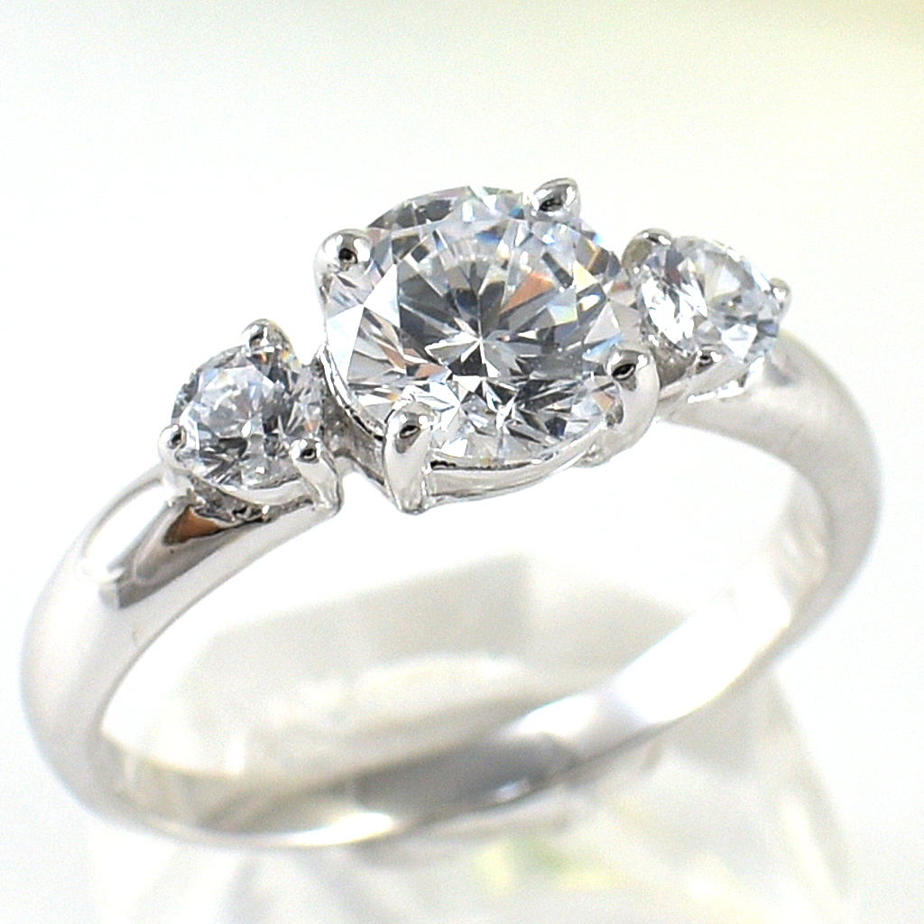 แหวนเงินแท้ราคาถูกชุบทองคำขาว เพชรCZเม็ดกลาง 1.25 กะรัต เพชรCZเม็ดข้าง 0.34 กะรัต งานประณีตสวยงาม สั่งผลิตค่ะ