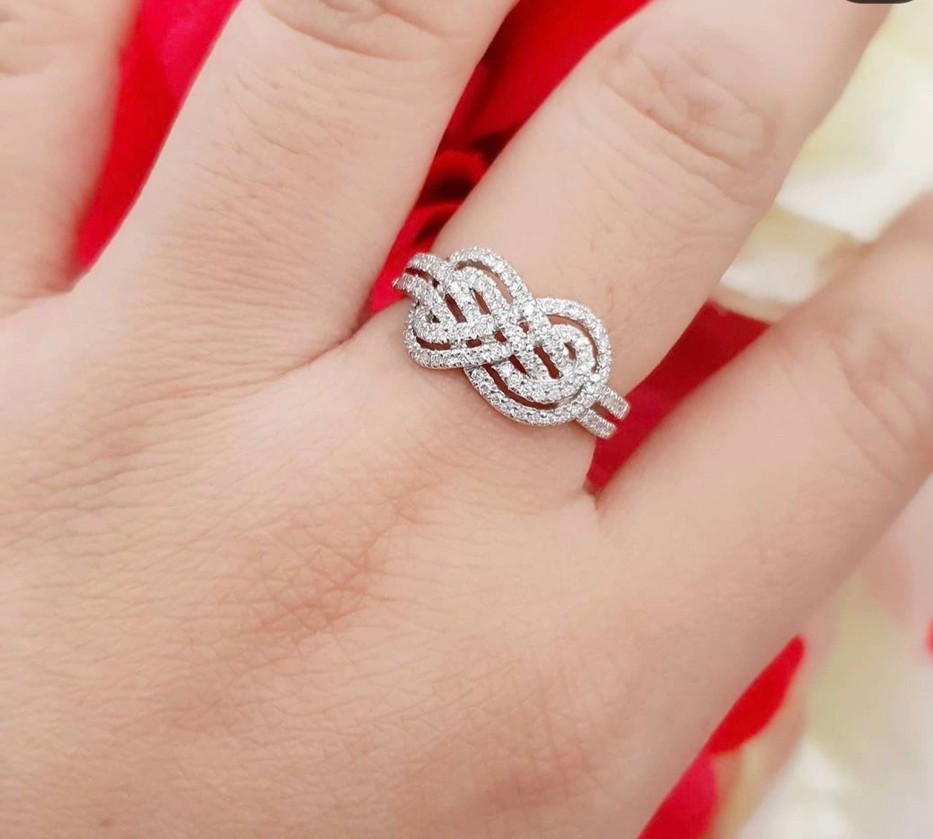 พร้อมส่งและสั่งผลิตแหวนเพชรอินฟินิตี้เงินเข้าร่ำรวยไม่มีที่สิ้นสุด แหวนแต่งงาน แหวนหมั้น ใส่เที่ยว ออกงาน แหวนทองคำ 9K เพชรกุหลาบแท้ 0.50 กะรัต 102 เม็ด ราคาถูกมาก ส่งฟรี