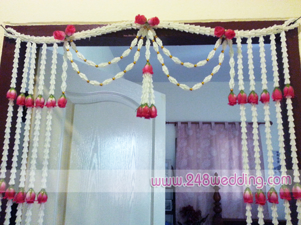 ม่านประตูดอกรัก ห้อยอุบะตรงกลาง