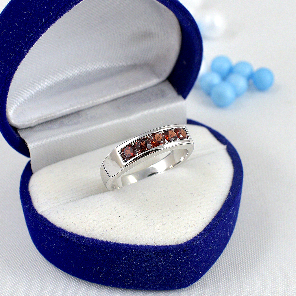 แหวนเงินแท้ราคาถูกชุบทองคำขาว โกเมนแท้ 0.90 กะรัต งานประณีตสวยงาม สั่งผลิตค่ะ