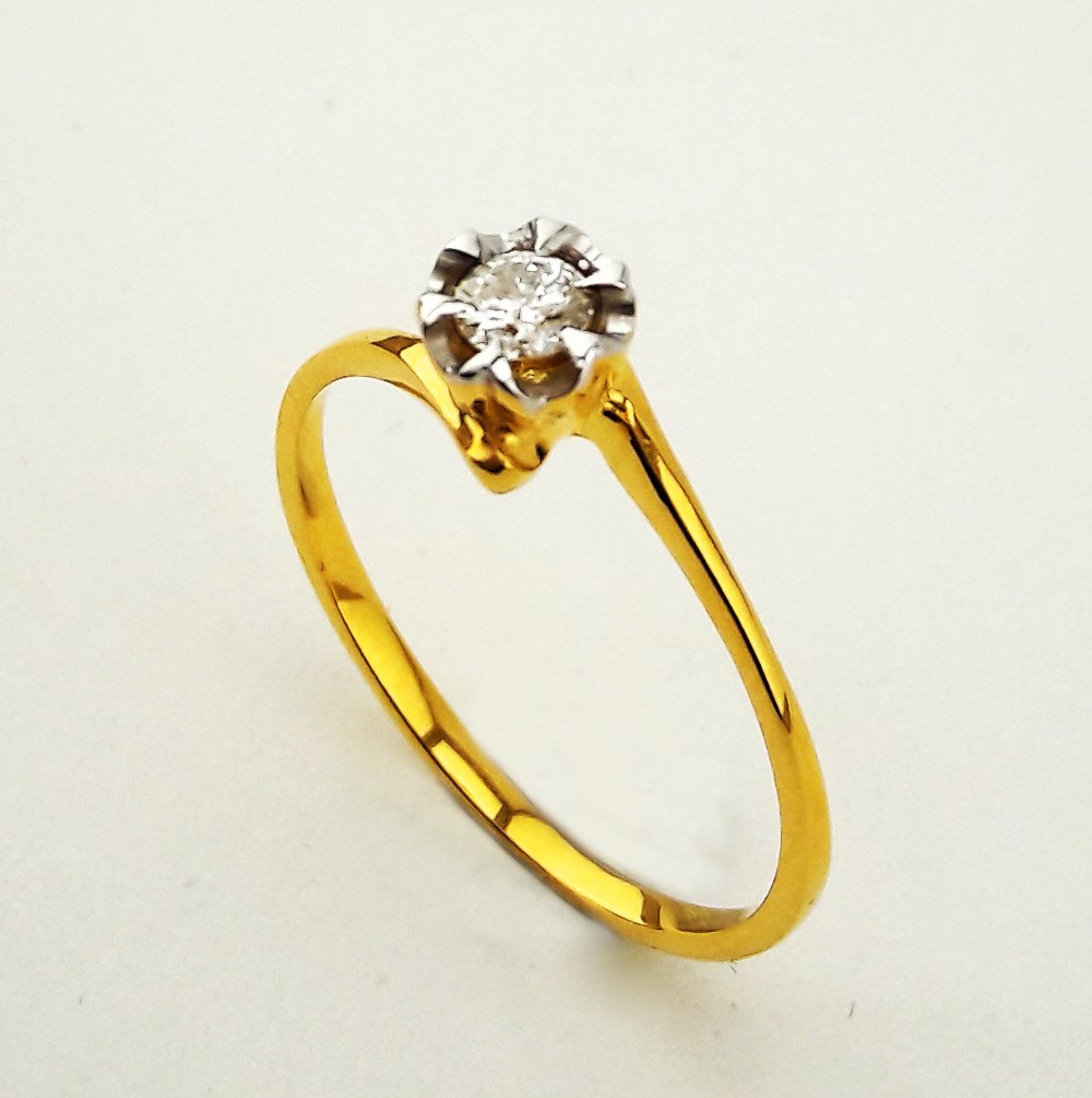 สั่งผลิตเพชรเบลเยี่ยมคัท แหวนแต่งงาน แหวนหมั้น ใส่เที่ยว ออกงาน แหวนทองคำ 18K เพชรแท้ 0.13 กะรัต 1.90 กรัม น้ำ 99 ราคาถูกมาก มีใบรับประกันค่ะ