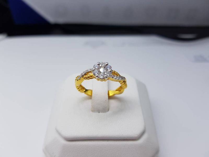 สั่งผลิตเพชรเบลเยี่ยมคัท แหวนแต่งงาน แหวนหมั้น ใส่เที่ยว ออกงาน แหวนทองคำ 18K เพชรแท้ 0.5 กะรัต 3.83 กรัม น้ำ 99 ราคาถูกมาก มีใบรับประกันค่ะ
