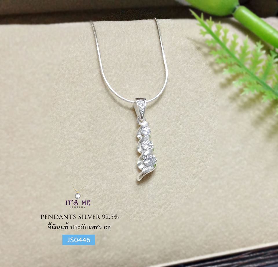 จี้เงินแท้ ประดับพลอยสังเคราะห์ 3 เม็ด สีขาว จี้ยาวแบบระย้า ไม่ยาวมากค่ะ กำลังสวย