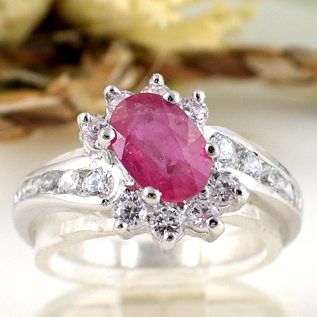 แหวนเงินแท้ราคาถูกชุบทองคำขาว ทับทิมแท้ 0.95 กะรัต เพชรCZ 0.54 กะรัต งานประณีตสวยงาม สั่งผลิตค่ะ