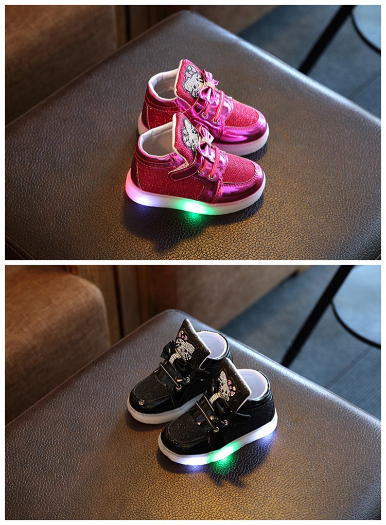 รองเท้าผ้าใบ คิตตี้้ มีไฟ