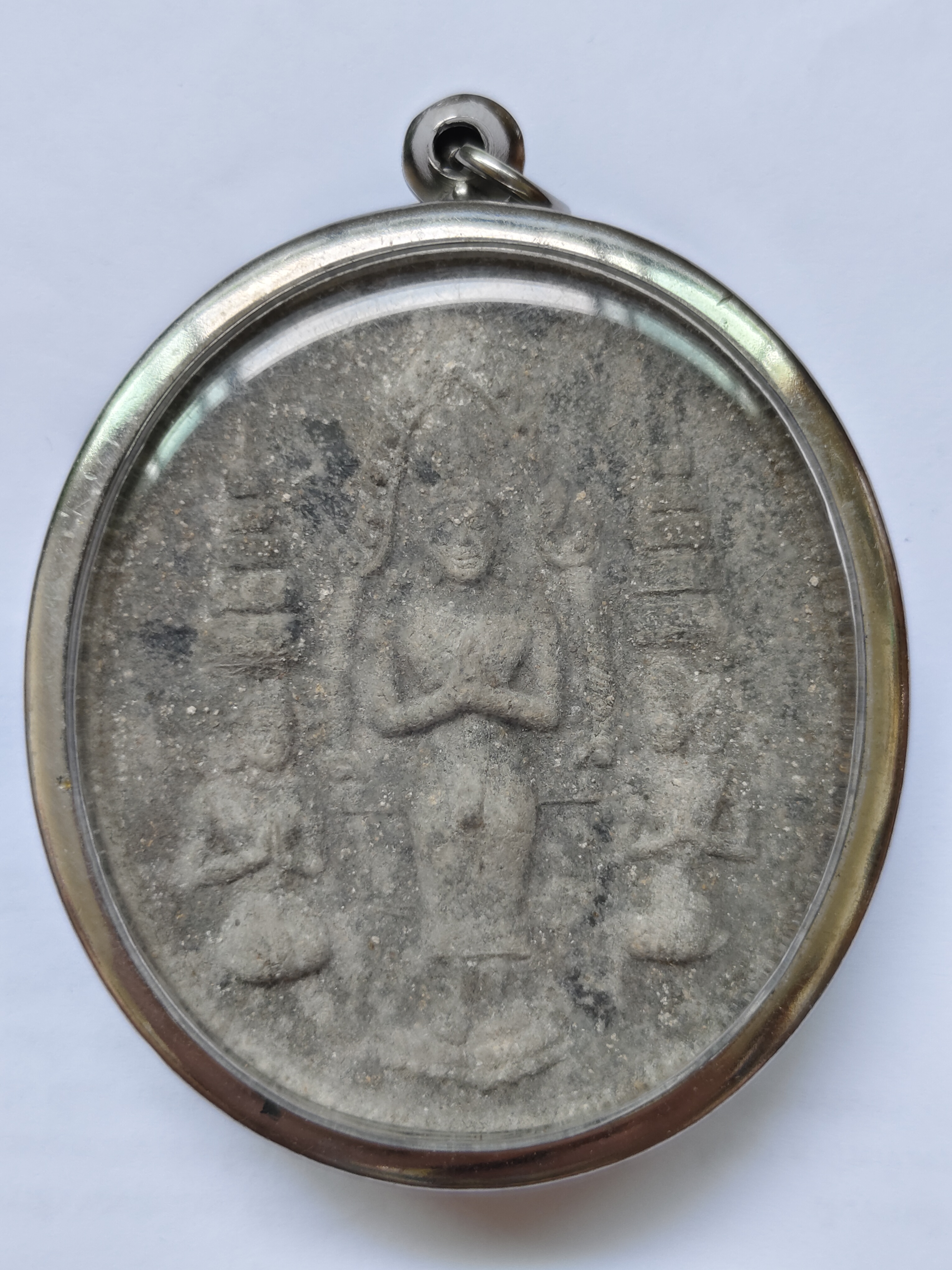 พระผงบารมียอดขุนพลมงคล 9 หลวงพ่อพรหม วัดบ้านสวน ปี2538 (ขนาด 5×5.7cm.) เนื้อดินกากยายักษ์ สร้าง 4,999 องค์
