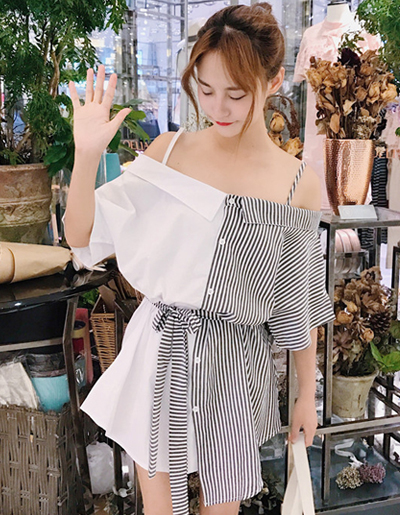 เสื้อแฟชั่นสายเดี่ยวเปิดไหล่ แขนสั้นดีไซน์เก๋แต่งสองสีสไตล์เกาหลี รหัส 1617-สีดำ