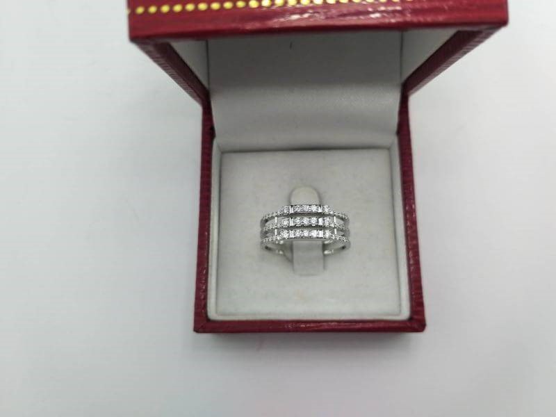 สั่งผลิตเพชรเบลเยี่ยมคัท แหวนแต่งงาน แหวนหมั้น ใส่เที่ยว ออกงาน แหวนทองขาว 18K เพชรแท้ 0.29 กะรัต 0.47 กรัม น้ำ 99 ราคาถูกมาก มีใบรับประกันค่ะ