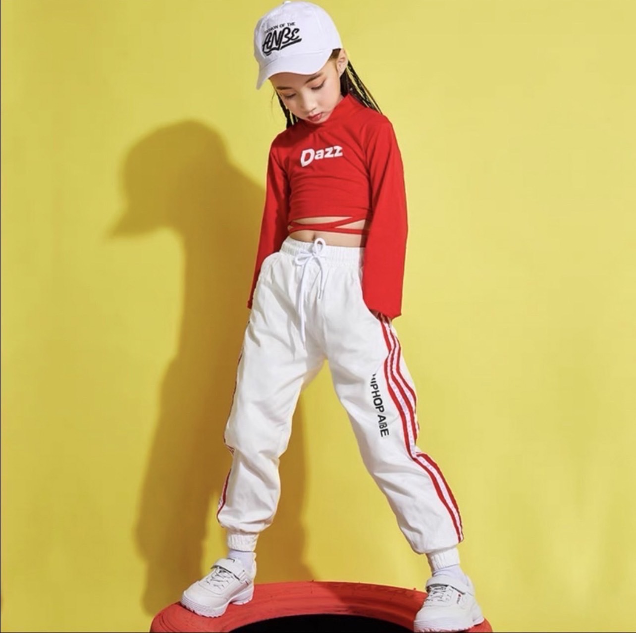ชุดเต้น ฮิปฮอป สีแดง ลายอักษร XOXO / ชุดผู้หญิง สีขาว-แดง