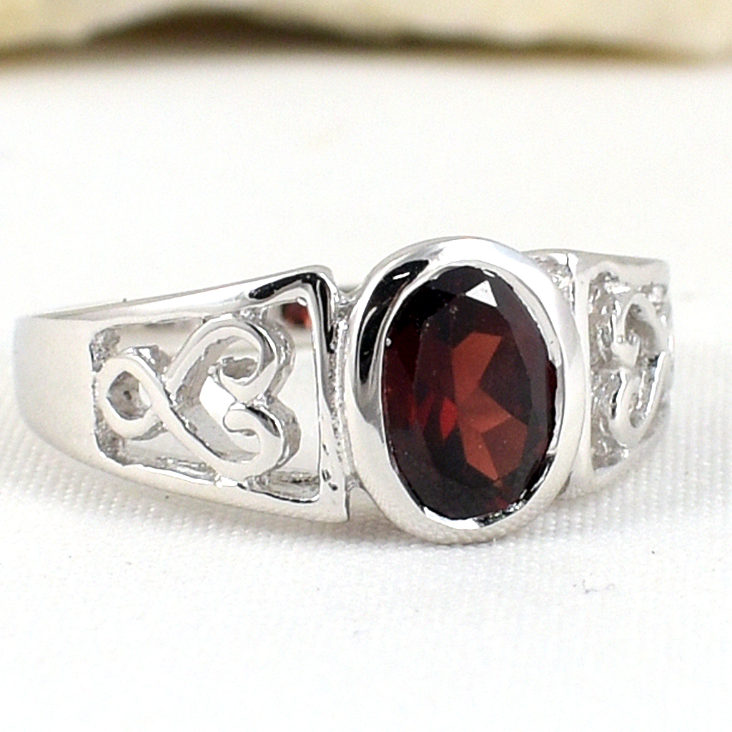 แหวนเงินแท้ราคาถูกชุบทองคำขาว โกเมนแท้ 1.40 กะรัต งานประณีตสวยงาม สั่งผลิตค่ะ