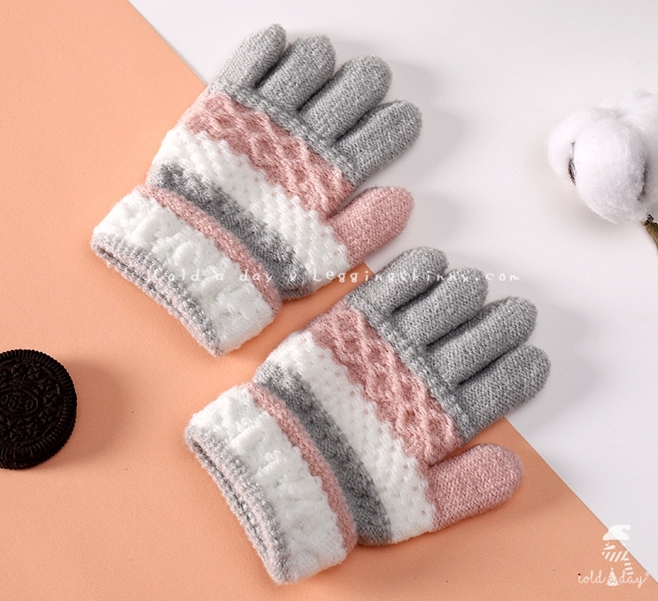 ถุงมือไหมพรมถักลาย 3-6 ปี